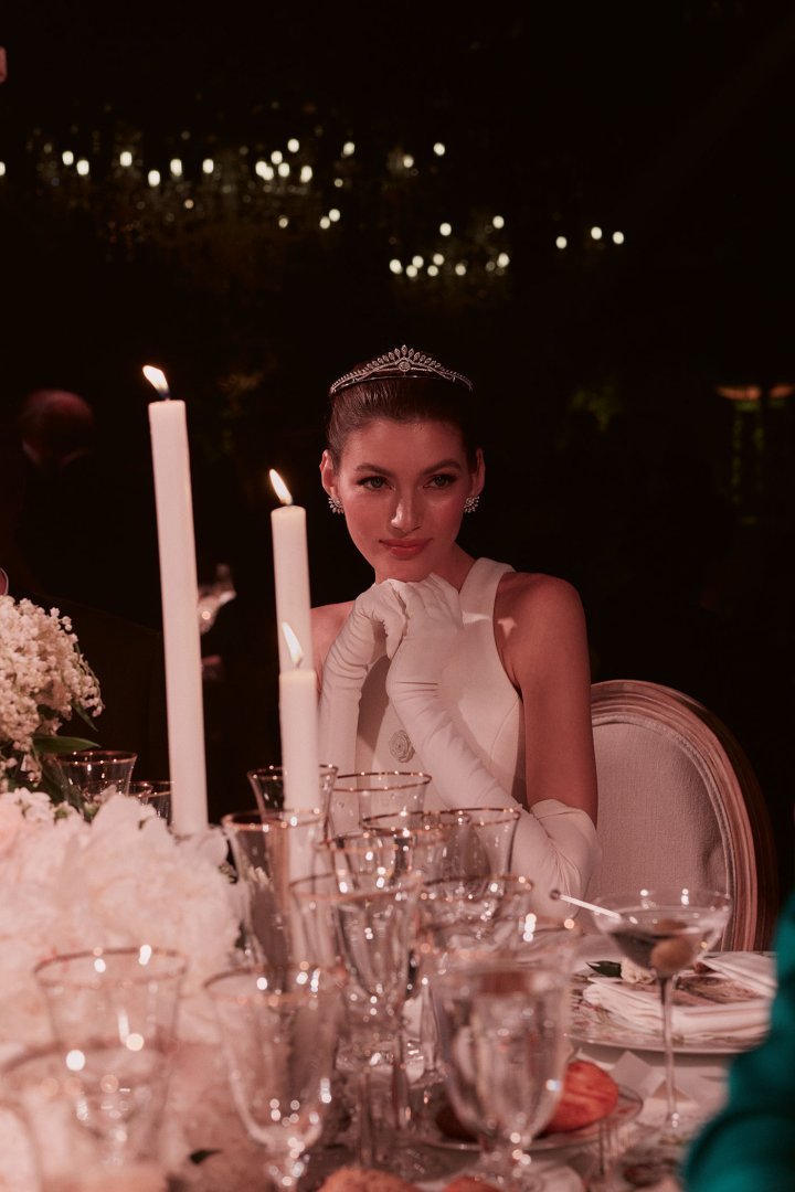 Valery Kaufman and her bespoke Sartoro's tiara at her wedding in May 2024