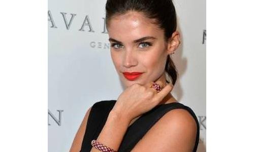 Avakian launches the new “Acqua” collection