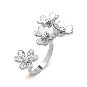Frivole Between the Finger Ring