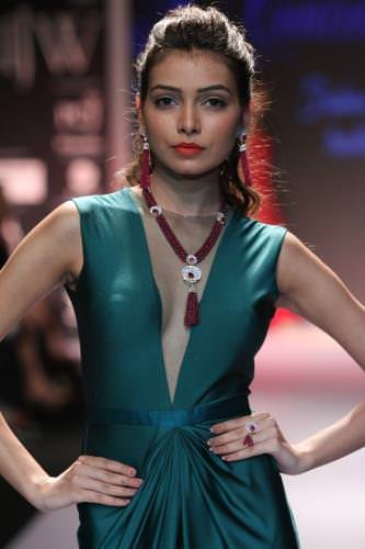 Model showcasing Nazraana's Contemporary Collection